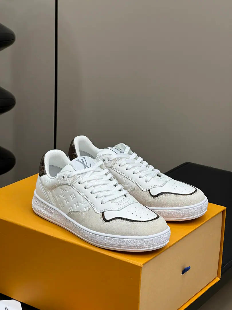 Top Quality Loui…vuit…on ss24 new arrival～ L 24Spring and summer sneakers.🆕 Black & White It's all leather., Skins and skins and little cow skins.！ The embroidery page is...LThe embroidery of the elements of the home voyage., It's super-beautiful.！ The soles are high-density bubble material., ♪ The high-bullet light ♪ size 35-41