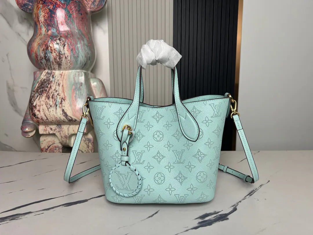 【Top First List It's so exclusive.】M24930Small mint green. Full-water bucket bag series Blossom Little Tot Bag. Mint Green Gradient (Empty) From Ays Mahina Flight Mode Series, Soft, flowered leather shapes the fall effect.. Monogram A little leather on the puncture pattern., Combining leather decorations, Release the test of symmetry.. The inner partition and undry zipper bags are properly collected for daily supplies. Dimensions: 20.0 x 20.0 x 12.5 centimetres.