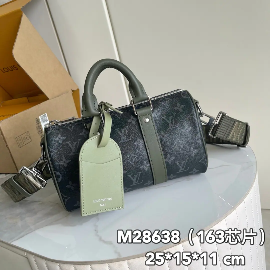 【 C01 Chip version】 Internal pricesP Paragraph: M28638, Original List Enhancement💪【I'm taking a background picture.】Paragraph Keepall Bandoulière 25 The handbag is traced. 2000 The Japanese street of the era, Yes. Monogram Eclipse The canvass are with leather and a name plate.. Multiple back-to-back approaches with top handles and disassemble and regulated fabric sundries, Adequate internal space is suitable for routine requirements. Dimensions: 25 x 15 x 11 centimetres (Length x High x Kuan)