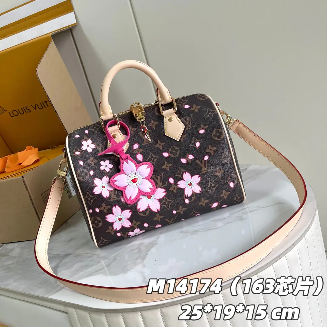 【 C01 Chip version】 Internal pricesP Paragraph: M14174 Original List Enhancement💪【I'm taking a background picture.】 Paragraph Speedy Bandoulière 25 The bag came from Louis Vuitton. x The village re-engineer series, For branding. Monogram The coats are in the village. Cherry Blossom Pattern, And then the same elements will continue to the undisassemble wrapping.. The leather structure of the cattle. Toron Hand handle and leather-dismantling straps, Double zipper and locking ensure that personal effects are safe and secure. 25.0 x 19.0 x 15.0 centimetres (Long x High x Kuan)
