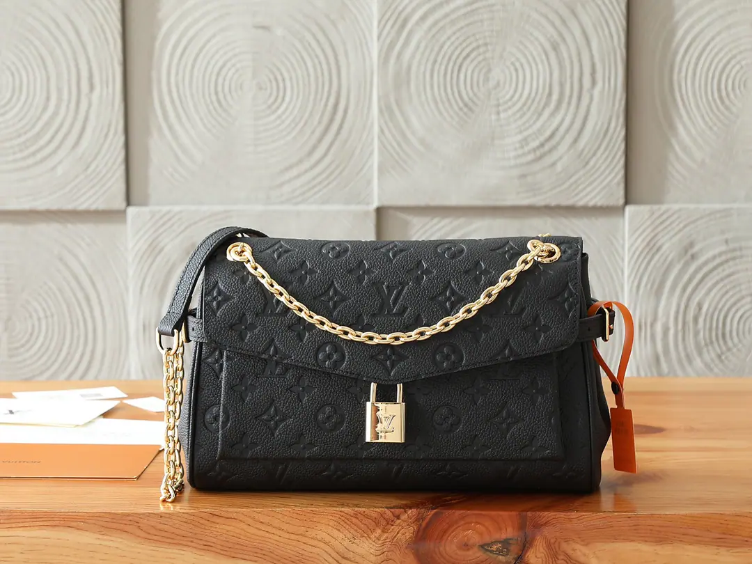 P【 C01Dynamic chip】‼️Top First List, Enhanced version‼️Anytime Flap Bag Handbags. Monogram Empreinte Leather., Continue Anytime Shopper Design elements for series, To create a manhood that is easy to shape day and night.. Side buttons are a smart extension., To facilitate the receipt of daily requirements. ♪ ♪ glittering swirling straps to make me carry ♪, LV - I'll put a lock on the lock and put a marker pen.. Model: M14604（Black） Dimensions: 18.5 x 9.5 x 29.5 centimetres (High x Kuan x Length)