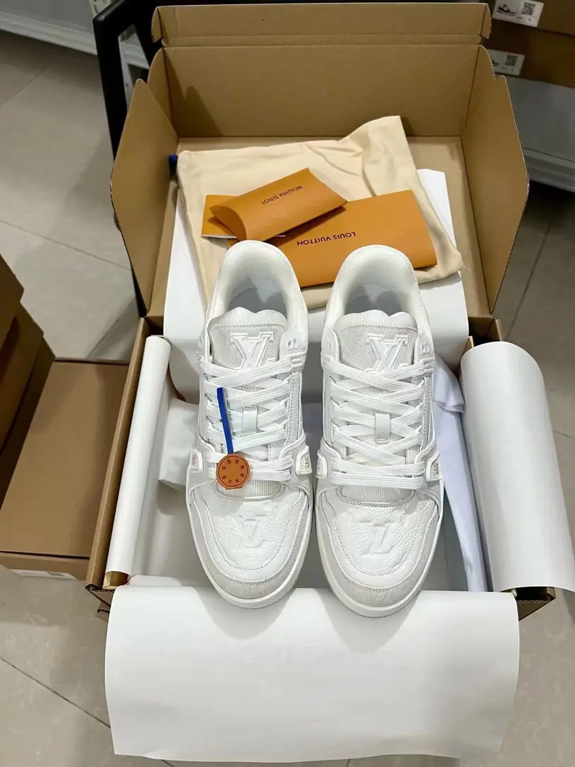 Top-level requisition version LV trainer "Couples set a series of leisure basketball shoes. ♪ The value of the face ♪ - The upper foot is fried., Every color is a giant.！The Tide Man needs a single item.🛍 Original customized pressure-cut grains, calf skin.（Non-market super-fibre skin You have to distinguish.！）The symmetrical old flowered mounds the cowboy cloth.. All the accessories are as they were.1:1Custom Even the shoelaces are colored.1:1Make a reservation.. Original Unique private modelTPUOtsumi!. Many of the little heart designs have to be original to be able to see what they're doing., The essence is the detail.！Original Condom Chips Card Sensitivity direct in.lv Official Network😏 Recurse ceiling level Full package of fine airplane gift boxes Please accept my quality.‼️ Please be careful with the market traffic.！ Codes: 35-44（Men38/45I'll make sure I don't change it.）