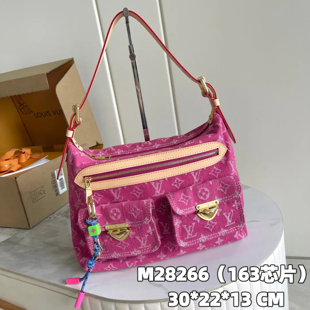 【 C01 Chip version】 Internal pricesP Paragraph: M28266, Original List Enhancement💪【I'm taking a background picture.】Denim Rendez-Vous New limit for series Baggy Handbag., A nice little look with a nice zipper head.. The classic Daningbu wrapped up with a color-coloured leather-side and metal., Each front bag is marked with a different button.. It's a perfect size to take out the city for the weekend., And I'll be safe with the lipstick.. Dimensions: 30 x 22 x 13 centimetres