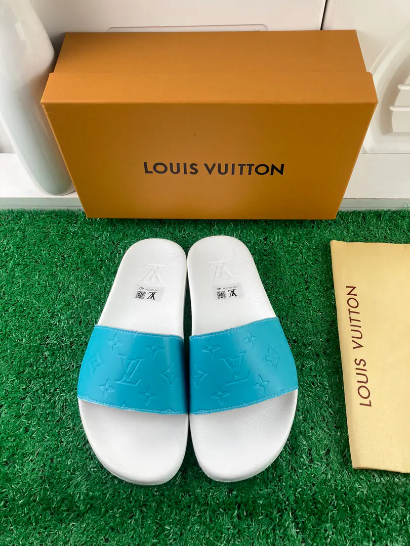 【LOUIS VUITON】2021Louis Vuitton's slippers., Original1.1Make a reservation., The classics of the cabinet.. Heat of shoes.logo, The top counter.logo, No details are missing. This slipper is a special hot spot. The material is made in parallel with the cabinet.. Colours: Multi-Currently Optional, To customize size:Female: 35/36/37/38/39/40/41/42 Men: 38/39/40/41/42/43/44/45/46