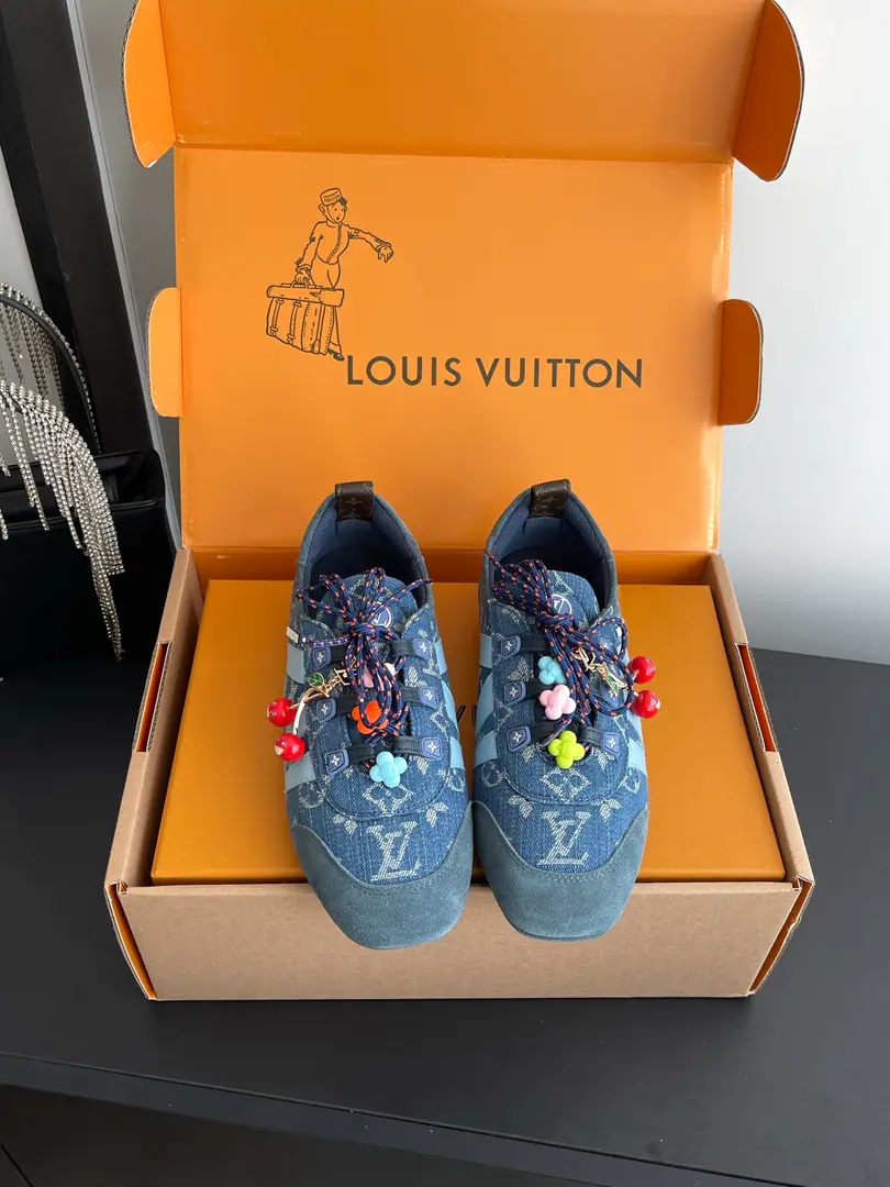 [🍒Append➕60] 🏧𝐋𝐕 SneakerinaThe ballet shoes. Flat shoes, leisure shoes. Paragraph LV Sneakerina Ballet sneakers for summer., Will Monogram Daningbu is a fine match with the same colored cow leather.. The pair of shoes with the color. Monogram Flowers hanging, It's a fun one.. Sides are accelerator. LV Letter and rubber Louis Vuitton logo, The distinctive features of the current design. Monogram Daning's fabric./Cow leather./A leather belt. Louis Vuitton ElementsSacchetto Process infusion TPU Outside Codes: 35-39（40.41Do it.）