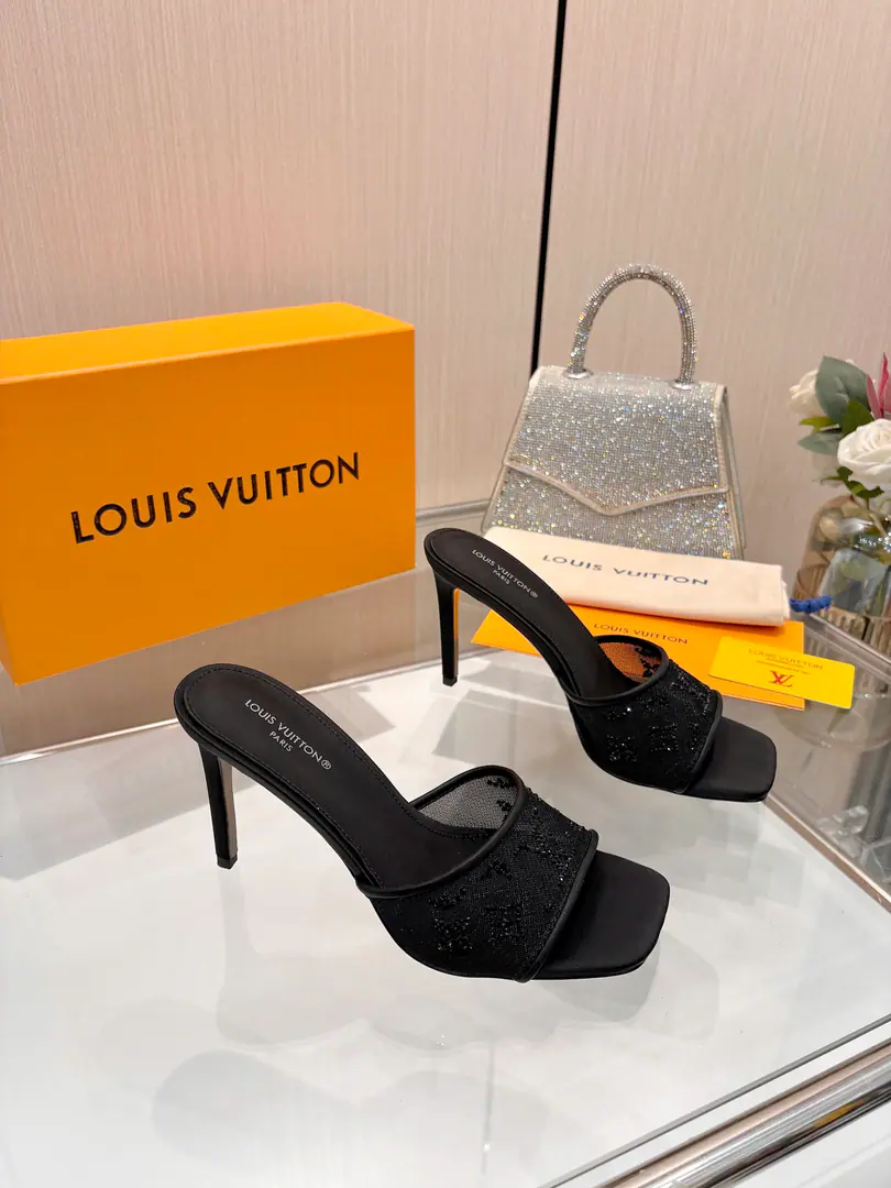 Plant price 【Requisition level】, Louis Vuitton 2026The official spring and summer series.！Perfect., New heels.🆕, Synchronise update of the network Lv- The drill.“logo”With a little bit, Shoe-face ironing rig., The details are full., The effect visual feast.💯It's hard to hide.lvThe grace is just fine., The upper foot is comfortable., Women are so good.. New original inverted, model, Extreme1:1shape, You're a good worker., Importing high-end fabrics shows a sense of precision.！ Fabulous.: Import net veil In the inside, it's a fine soft sheep., Foot.: Importing silk cloths, Italy is a big-ass country. 9CMFlank bag and... Codes: 34-41（34.40, 41, Customize or not change） ​