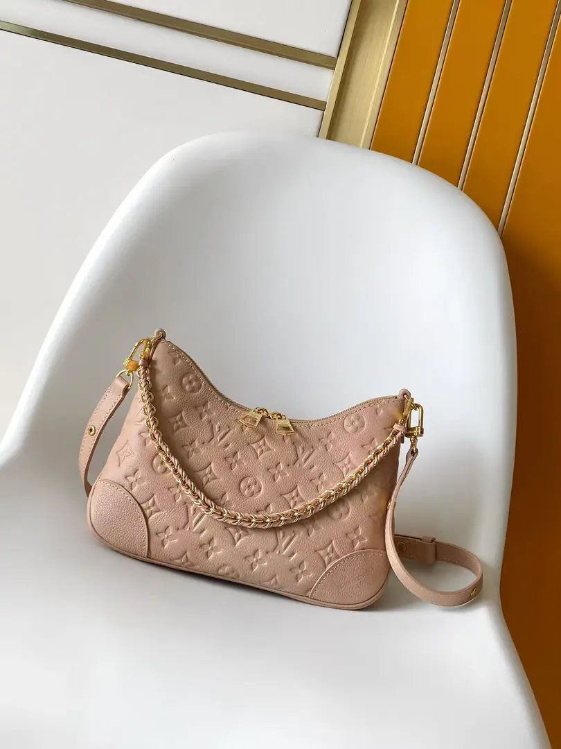 Top First List, Variable Chip M14211Ash. M13224Gray M12930Black M25827Date red M2A Sand Paragraph Boulogne The bag is... Monogram Empreinte Leather is a fine colored color., A brilliant act. LV Milky Way The inspiration of the series.. Details of the woven chains and bright metal pieces that can be deactivated, The design is suitable for daily needs.. 16 x 9.5 x 29 centimetres (High x Kuan x Length) Pumped-up cow leather. The leather side of the cow. Built liner Metal Double zipper. Inline bag - You can take smartphones., Keys., Short wallets and headphones. Shoulder belt.: Disableable, Adjustable Half a band.: 31.0 centimetres Half a length of the belt can be moved.: 50.0 centimetres Chain: Disableable Half a chain.: 25.0 centimetres