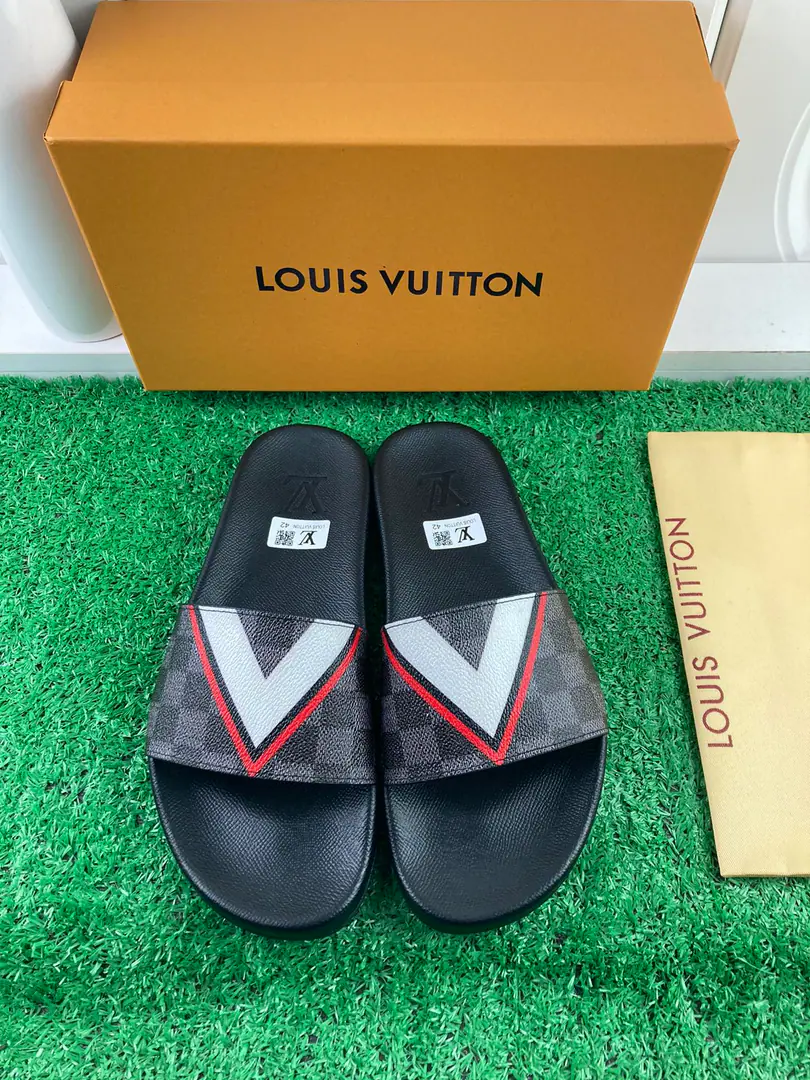 【LOUIS VUITON】2021Louis Vuitton's slippers., Original1.1Make a reservation., The classics of the cabinet.. Heat of shoes.logo, The top counter.logo, No details are missing. This slipper is a special hot spot. The material is made in parallel with the cabinet.. Colours: Multi-Currently Optional, To customize size:Female: 35/36/37/38/39/40/41/42 Men: 38/39/40/41/42/43/44/45/46