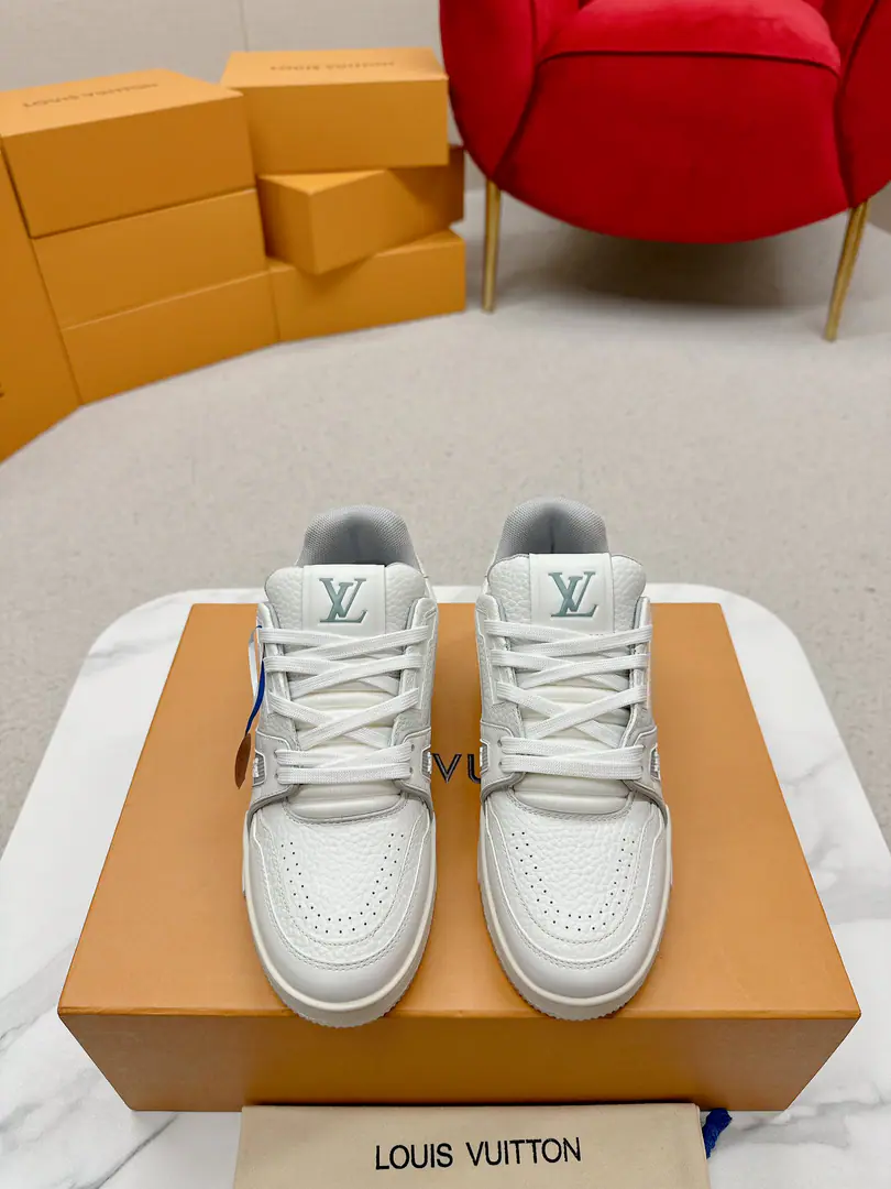 Original development Quality out. Welcome to the comparison. ❥❥❥❥❥❥LVTRAINER MAXI Fat, love-doo sneakers.（Ceiling level. Right-to-Ed.） LV Trainer MaxiThe sneakers bring in the loose contour of the dress series.VirgilAblohIn the pen.LVTrainerSports shoe design, Yes.2023Spring and summer boys show.. The skin of the cow and the face of the skin, the fabric and the laces., And with a bunch of beads, you can see the classics.. LVLetters with shoe tongues, MonogramFlowers are outside.. Mixed Materials It's made of top-deep cow skin., Import custom-made cowboy cloth packages, Coarse shoe tie-tape design, Sideband Monogram Big stamp., Shoe tongue and back heel.”lv 54“Emblems., There's a rubber coat. Monogram Flowers., The cotton in the web., Comfortableness is as great as ever., The legacy of the good., Quality is paramount., Worth it.！ Codes: Female35-39（40.41I'll make sure I don't change it.）Men39-44（45I'll make sure I don't change it.） ♡Full package with original gift box