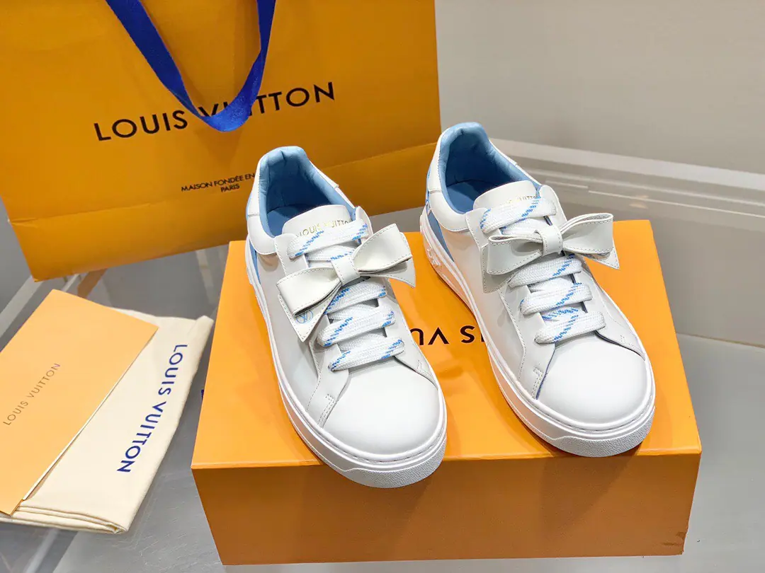 L. VDonkeys.2022New white shoes. Knock on the lovely bow.🎀 The shoe is imported into the skin of the cow. The insides are all cow skins. Original OpentpuOtsumi! Bottom3cm Codessize: 35-41（40.41I'll make sure I don't change it.）