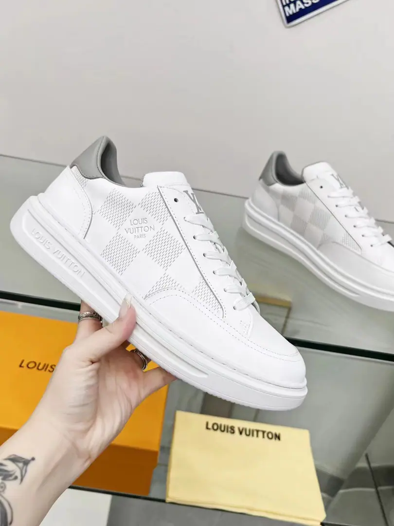 New🆕🆕🆕 LVSports shoes Paragraph Beverly Hills The sneakers are a local magnifying version of soft cow leather. Damier Pattern, And then we'll put a light and thick rubber under pressure on Louis Vuitton's logo.. I want to get a better feel at the bottom and the technology.. *Skins of vegan cattle., Yes, I do. Maxi Damier Pattern *Rubber *Shoe tongue., The back and the outer decks are marked as Louis Vuitton. Codes: Men39～45（38.46It's a deal.）