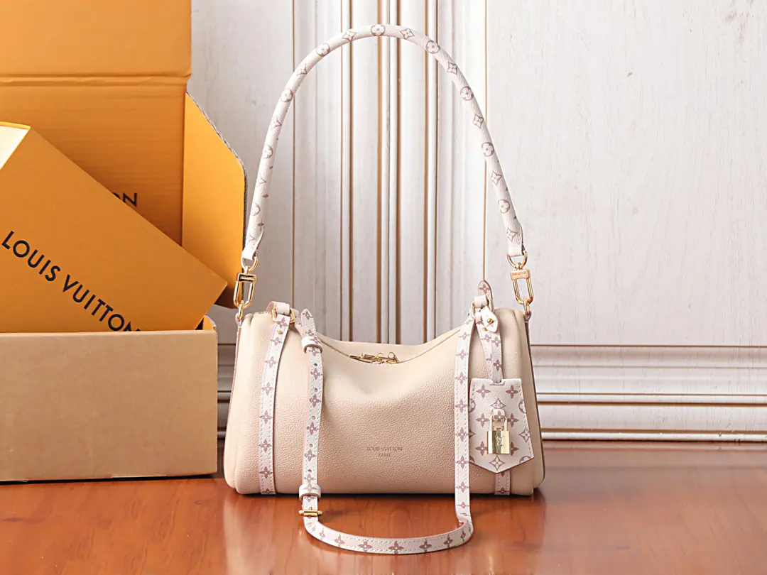 【 C01Dynamic chip】Top First List, Development of the original M2A ✨‼️Paragraph Express The little handbags are a finely tuned twilight., Lighten up the shapes.. Classic color match. Monogram Inlined and sided, To Louis Vuitton for his fine craftsmanship., Reconciling handles to multiple back-to-back styles, Key bags and locks can be removed with your heart.. 26 x 17 x 13.5CM (Length x High x Kuan) Cow leather. The topsaling side. Built liner Hand handle can be removed, Shoulder or handheld. Regable shoulder belt, Shoulder or handheld. Metal Double zipper. Can remove key bags and locks, It's fixed on zipper head. Shoulder belt.: Disableable, Adjustable Half a band.: 41.0 centimetres Half a length of the belt can be moved.: 47.0 centimetres Hand handle.: Hand handle.