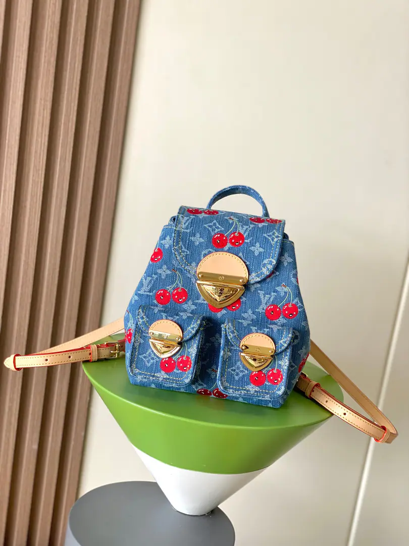 【Outside Haiwon‬Single A home of the truth.‬Shoot.】【Venice Two-sleeved bag.】M13679 Cowboy./Cherry. From Louis Vuitton. x The village re-engineer series, Yes. Monogram Daningbu's into personality cherry embroidery., I'm just trying to get a little bit of a puncture from a Japanese artist.. The leather straps are thin and thin., Lighten up the buttons and flip the caps and the bags.. Dimensions: 26 x 7 x 24 centimetres