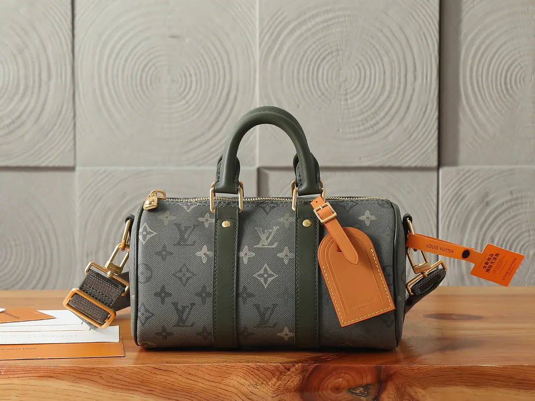 P【 C01Dynamic chip】‼️Top First List, Enhanced version‼️Keepall Bandoulière 25 The bag is... Monogram Surplus The canvass is a tweak of the army and a little bit of a stale. Monogram Stamps, Create a miraculous sense of beauty.. Do the old zipper and tie the main partition.. The top handle and the wide banded strap that can be removed and reconciled provide the shoulder., Slash or Handheld Selection. Model: M26930 Dimensions: 25 x 15 x 11 centimetres (Length x High x Kuan)