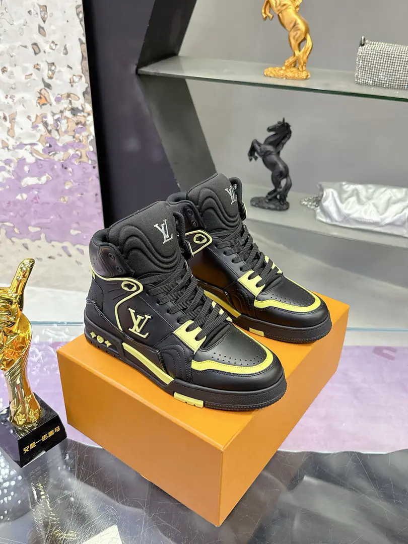 Plant Lv2025Showtime. Milanan man. Newest delivery.💗 Lv🆕TRAINER High Gang sneakers. Custom custom version Requisition process🌹 This section LHigh-band sports shoes show innovations from classic models.💎 High-end cattle.！The shoe-side process is complicated., Import of cattle and leather., PrivateTPUOtsumi!, There's a print on the outside.MonogramFlowers., This is a huge set of cards., You're handsome with your pair of foot-pants., The Gossip Girl is not a big guy., Fashionful.！😻 Size: 38-44（38.45.46Do it.）