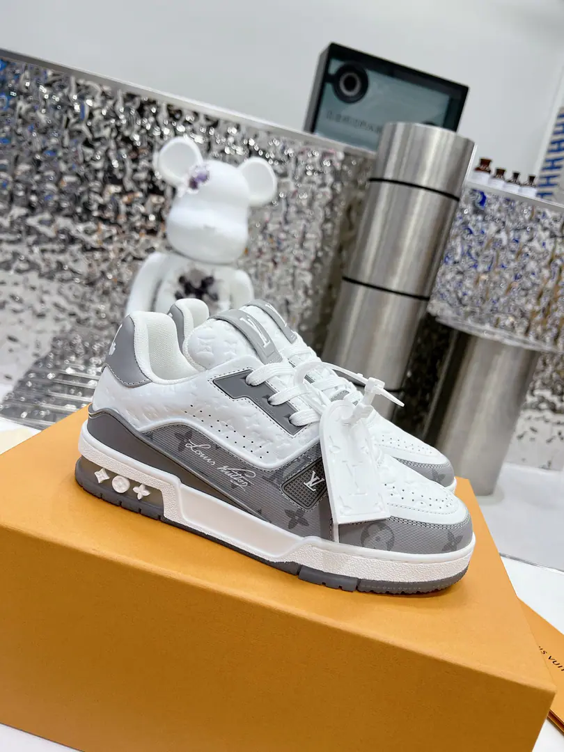 LVTop Version 2023New paragraph Repurchase QualityLV～Louis Vuitton.Lv TRAINERBest sneakers ever., Donkeys are pushing the new stuff., The network limits the use of binary basketball shoes.！The Ko gang is buying the original.1:1Precision Recompense, The details are invincible., Good faith., Import customized original cattle skin, Original consistent package approach, Details are 100% restored., Customize custom originals as one-formingTPUOtsumi!, Different from other homes., It's not gonna work without the original.！ Men and women35-40 39-45（46I'll make sure I don't change it.）