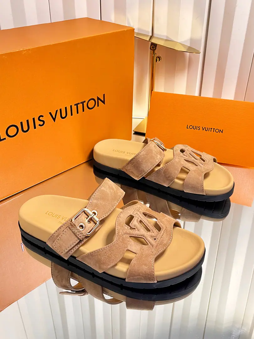LV｜ISOLA COMFORTEmpty slippers.✨ The counter.26Summer main boost., He's a very human being.IsolaThe series of chills., It's empty.LogoDesign is so low profile.. Import of head-story parchment+Cows are counter-feat., EmptyLVPrecision cutting Full leather mattress bed., You're not tired walking around in your long clothes. Original flower-stressed, slide-proof rubber floor. size: 35-39（40.41.42Do it.）