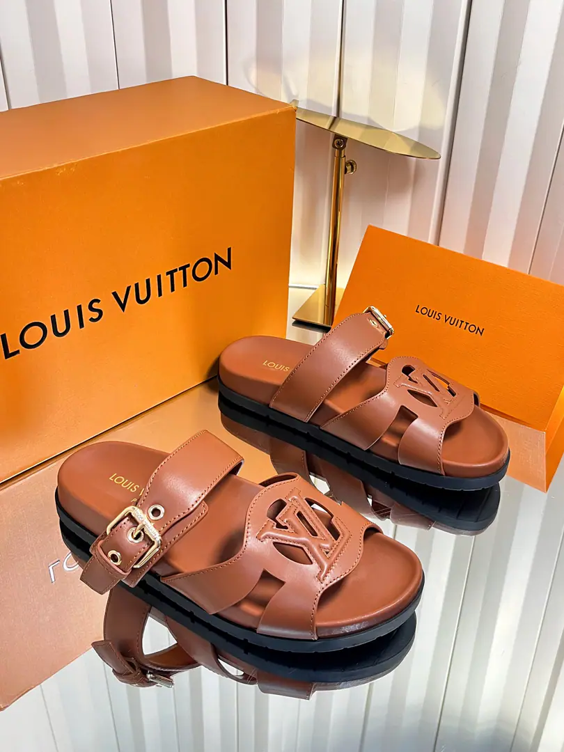 LV｜ISOLA COMFORTEmpty slippers.✨ The counter.26Summer main boost., He's a very human being.IsolaThe series of chills., It's empty.LogoDesign is so low profile.. Import of head-story parchment+Cows are counter-feat., EmptyLVPrecision cutting Full leather mattress bed., You're not tired walking around in your long clothes. Original flower-stressed, slide-proof rubber floor. size: 35-39（40.41.42Do it.）
