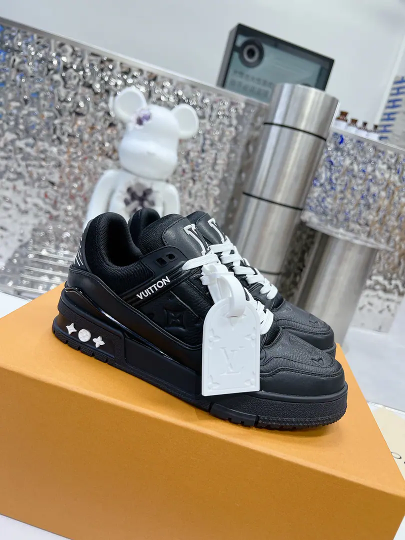 LVTop Version 2023New paragraph Repurchase QualityLV～Louis Vuitton.Lv TRAINERBest sneakers ever., Donkeys are pushing the new stuff., The network limits the use of binary basketball shoes.！The Ko gang is buying the original.1:1Precision Recompense, The details are invincible., Good faith., Import customized original cattle skin, Original consistent package approach, Details are 100% restored., Customize custom originals as one-formingTPUOtsumi!, Different from other homes., It's not gonna work without the original.！ Men and women35-40 39-45（46I'll make sure I don't change it.）