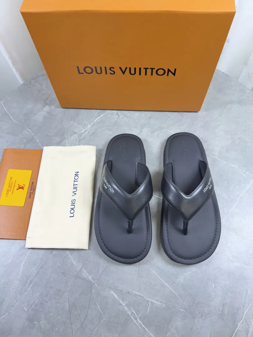🌈LV | Louis Vuitton. ²⁰²³ 𝐬𝐬 🧡💚2026Spring and summer. Top Version‼️Original unamended The owner of the counter is making a new payment. Bread slippers. New hardware.🆕 ❥Requisition level！It's a great sense of excellence.！A huge amount of money from domestic and international bloggers., Old and fashionable. The upper toe blew up.！The boss's push.★ ━━━━━ ЅᏇєєt ━━━━━ ▪️Shoe.: Original-made cow-coloured fabric ▪️Uchi.: In sheep. ▪️Otsumi!: Rubber bubbles are high-end, deep-ground. ▪️Shoes.: 38-47（46-47Custom without re-offer）Batch