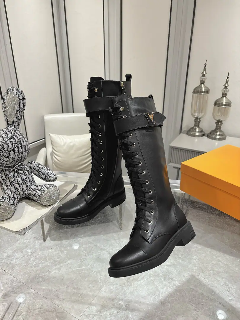 🌹🌹🌹Louis VuittonLouis Vuitton.2026Autumn and Winter High-end Customise The big stars are a red-hot show., A hundred-year-old classic., Excellent process., The upper foot is comfortable. Side zipper design is easy to wear.. Paragraph Citizen The flat boots are a sly leather for the military., I'll borrow some more. LV Capucines The markings are remixable. Capucines Handbag.. Heel. LV The letter is a very good one. Lozine Arrange. Fabulous.: Full-pumped cow skin. Uchi.: Bullskins. Curtain: Original Open Otsumi! Original Open Colours: Black Curry Codes36One.40（41 42It's a deal. No re-election.）Welcome to the boss's opening.