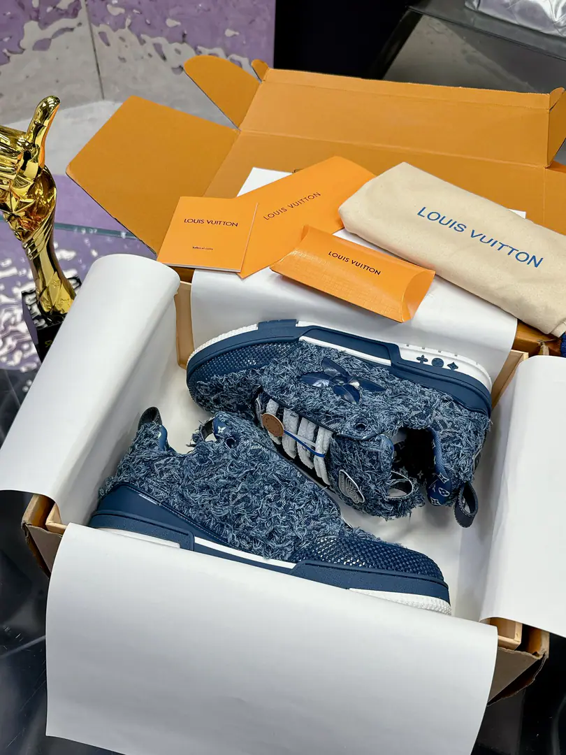 Plant LvBread Series 𝟐𝟎𝟐4 𝐒𝐒 𝐧𝐞𝐰 Official Sync New Colour💗 Louis Vuitton's skateboarding., LOUIS VUITTON TrainerNo doubt the most successful brand of luxury has been launched.SneakerOne., But the search's not stopping., LOUISVUITTONAnd I'll be there.2024The spring brings a new skateboard series.. The new series in the graph is back.90Age Chunky Skate Shoes♪ I'm seeing ♪, Leather and web-based shoe-making, The fat contour and the rough shoelaces are so hot., I'm expecting it to be like this.TrainerI'm just as good as I am.. ♪ And then I'll be back ♪ DIORShow me the skateboarding., Maybe next year.ChunkyThe wind will be stronger.. LvBread Shoes Series😘 Couple money. Size:Men39-45