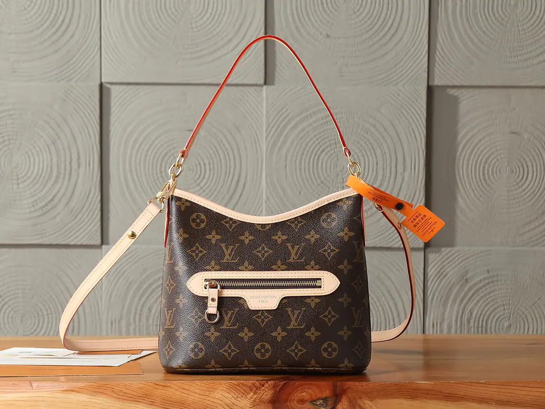 P【 C01Dynamic chip】‼️Top First List, Enhanced version‼️Lineup BB The bag is a good thing., ♪ And through the seasons, forever ♪. Marker Monogram The canvas is on the edge of a fine leather., Portable Reciprocal Shoulder, To meet the needs of the slopes. The front bag is designed to be easy to pick up important objects with your hands., Adequate in-house space to accommodate daily requirements, And there are leftovers in the notebook.. Model: M28423 Dimensions: 25.5 x 22 x 10 centimetres (Length x High x Kuan)