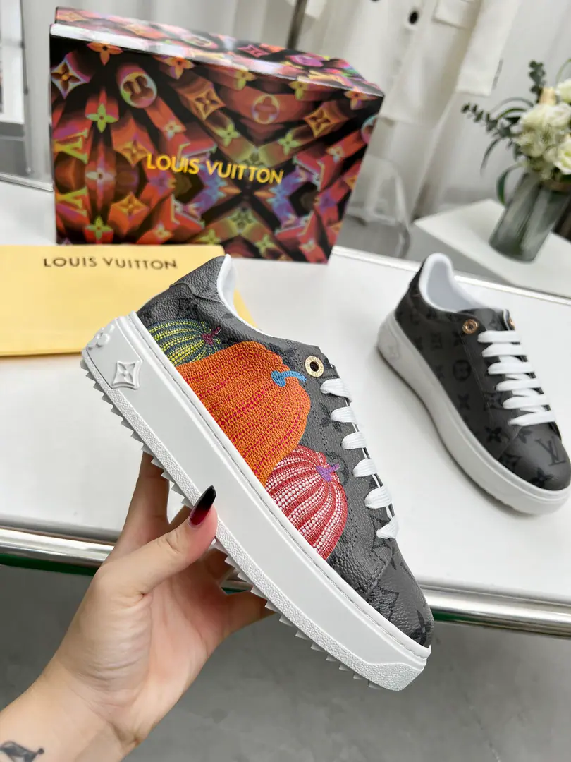 The latest recreational shoe from Spring Room., The classic old flower is back., It's a good match.5DStamps, More expensive., Fabulous.:Use of flourLvThe old flower., Select market top materials, I'll put my foot on the skin inside.（Bullskins.）, Original rubber thick bottom, Slipperproof grinding., 35-42Code,（42Codes can be ordered.）Codes38-45.）Welcome to the list.！