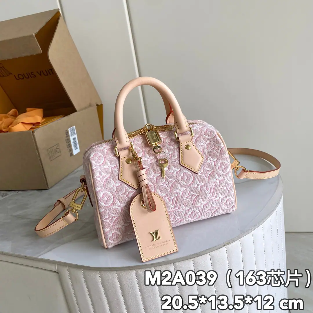 【 C01 Chip version】 Internal pricesP Paragraph: M2A, Original List Enhancement💪【I'm taking a background picture.】SPEEDY BANDOULIÈRE 20 Handbag., Paragraph Speedy Bandoulière 20 The bags are in graceful colour. Monogram Emblème Marking. And the fineness of the twilight canvas., The leather address and the lock on the Tsakisawa have some classic details.. A small configuration can accommodate the items, The cotton linen is the Louis Vuitton label. size: 20.5 x 13.5 x 12cm
