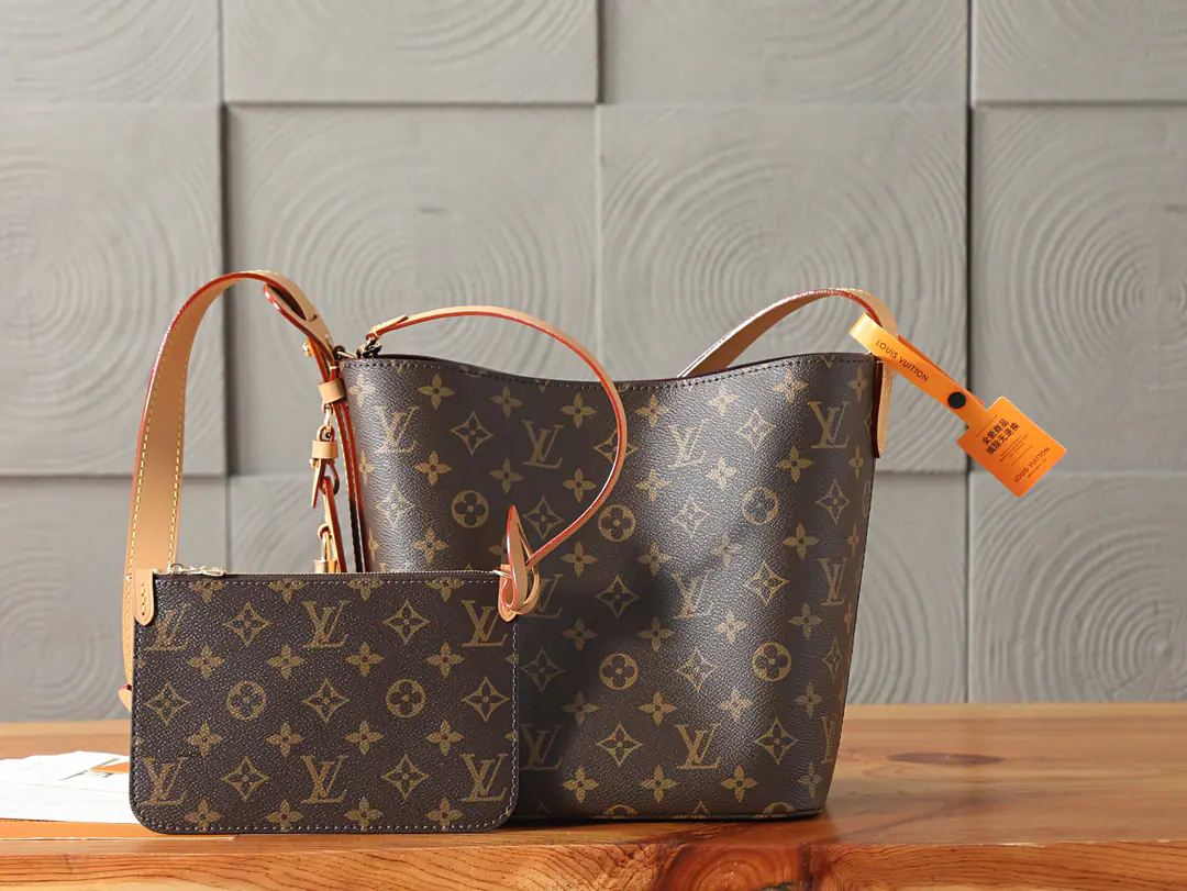 P【 C01Dynamic chip】‼️Top First List, Enhanced version‼️All In Medium handbags. Monogram The canvas shapes the bucket bag., It's a space that can accommodate everyday needs easily., And collect small items with a undismantled zipper bag.. The glimmer locks and the classic nameplate show the details., ♪ Shoulder ♪, It's easy to pick up a hand or a hand.. Finely elegantly elegant., Light up the city.. Model: M29628 Dimensions: 21 x 24 x 16 centimetres (Length x High x Kuan)