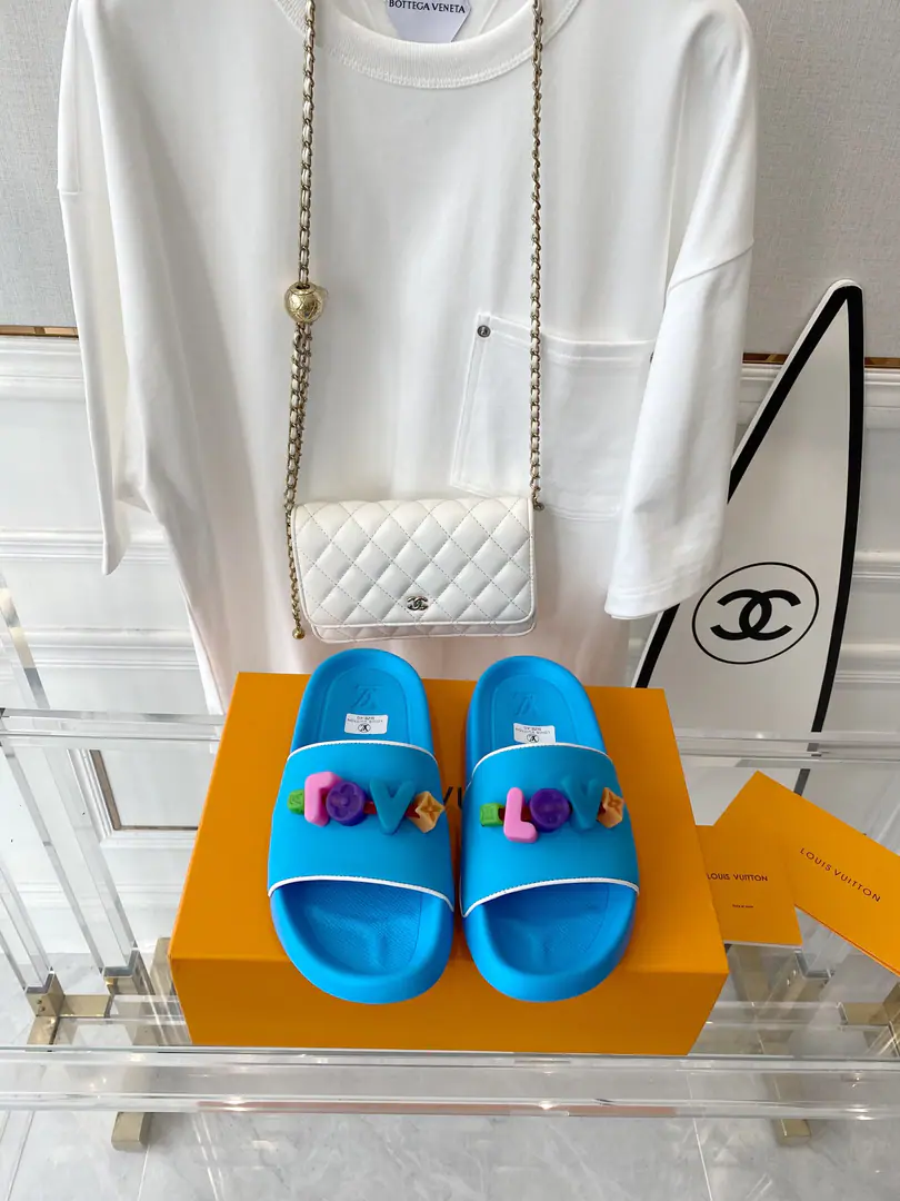 New exclusive.Lv2023ssHigh-form slippers ♻️The original development really did it.1:1 Top Version⚠️Welcome to the comparative market version.💯Code35-45