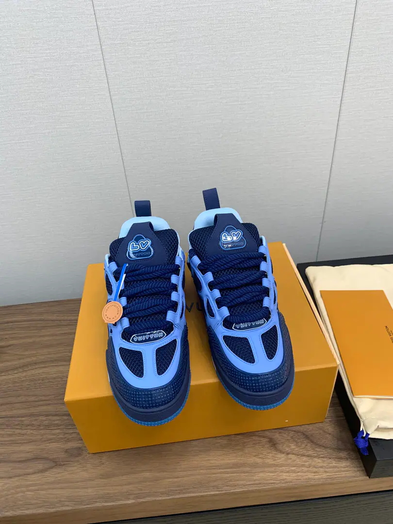 Louis Vuiton🍀 🍀 LV SkateA series of bread shoes.-Skis.-Basketball shoes.-Leisure sports shoes Top Version🔝Original purchase development for sale👍🏻[Fireworks]LV Skate The ViewProfessional skateboarding., It's been going on.90The big ones.. The designers added the stylish element., Like open-faced shoes and tongues and direction.Axion, esandDCThe strap of honor.. This one.LVSK8The sneakers are different from the typical skateboard shoes., It's made of cowbucks., WithTPUArranged andMonogramTexture. And finally..., And on his heels and his tongue.logoAnd the side flower pattern.. Fabulous.:Original customized head-level cattle skin+Airnet. Uchi.:The original imported air network. Codes:Women35-40 Men39-45 （Men38.46Custom No re-election.） Plant