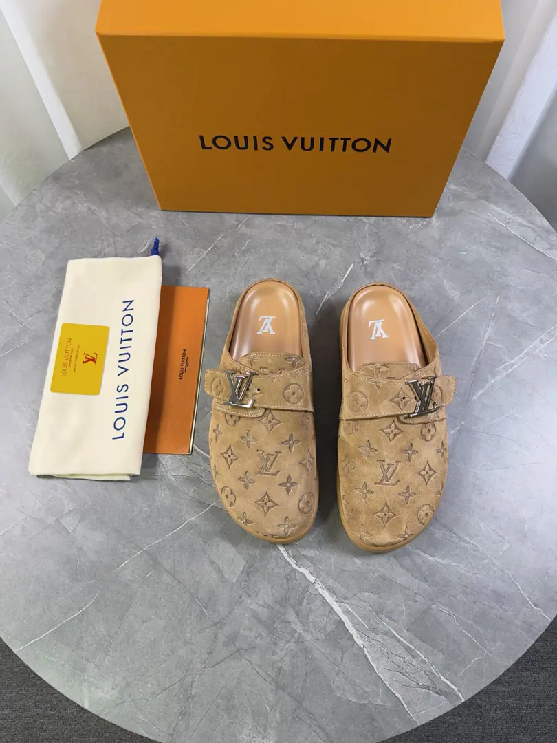 👱 Series slippers Half bag tow. louisvuitt…on fw. new arrival～ L…v aspen Water table slippers LHome.2026Spring-Hippaken slippers.🆕New Classicmonogram Bulb material from the bottom, The thicker floor is full of comfort.💯 Full gain.💯 The inside sheep. size 38-46（45 46No re-election.）