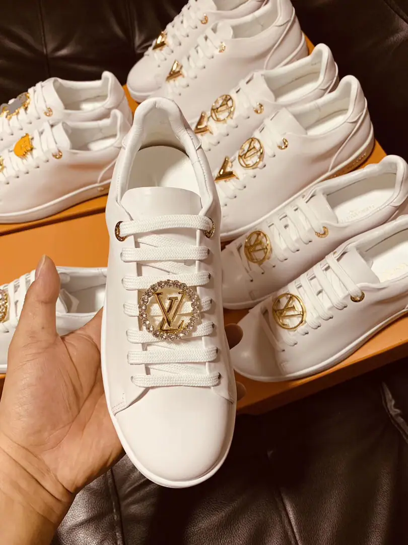 Louis VuittonLouis Vuitton. Spring and summer's latest. LVSports shoes, Quality of high-end products in the market, The fabric is top-of-the-art head., I'll put my foot on the skin inside., Original rubber floor, Using the glistening arcade decorated with imported bright crystals is both fashion and atmosphere., 35-40Code,（34and41.42Codes can be ordered.）