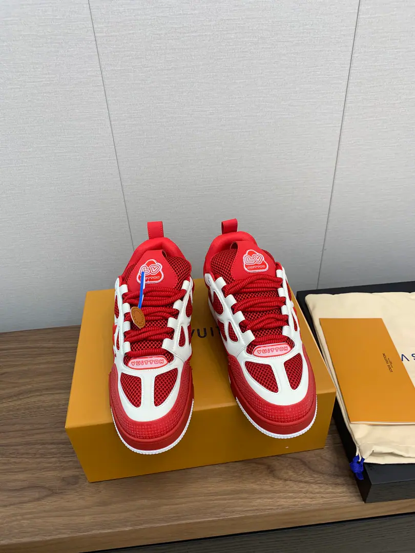 Louis Vuiton🍀 🍀 LV SkateA series of bread shoes.-Skis.-Basketball shoes.-Leisure sports shoes Top Version🔝Original purchase development for sale👍🏻[Fireworks]LV Skate The ViewProfessional skateboarding., It's been going on.90The big ones.. The designers added the stylish element., Like open-faced shoes and tongues and direction.Axion, esandDCThe strap of honor.. This one.LVSK8The sneakers are different from the typical skateboard shoes., It's made of cowbucks., WithTPUArranged andMonogramTexture. And finally..., And on his heels and his tongue.logoAnd the side flower pattern.. Fabulous.:Original customized head-level cattle skin+Airnet. Uchi.:The original imported air network. Codes:Women35-40 Men39-45 （Men38.46Custom No re-election.） Plant