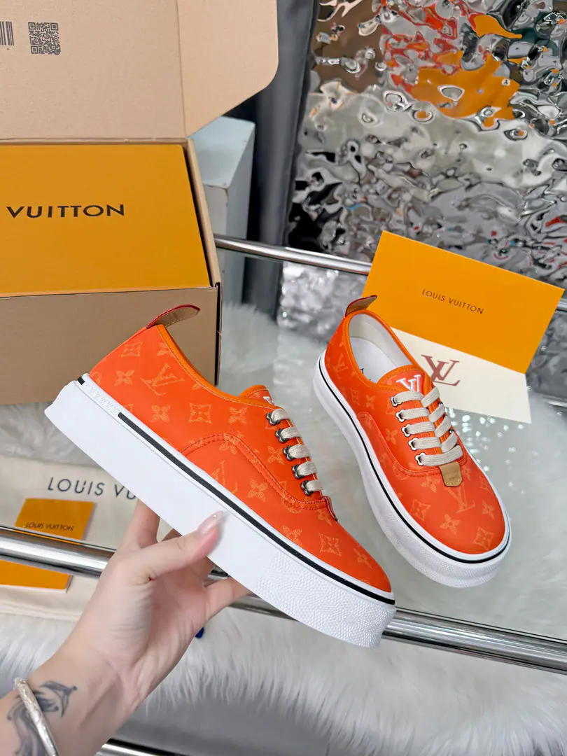 🇨🇳LV 27Spring and summer show.LV Combi♪ Flat-floor skateboard shoes ♪, - Don't worry about it.Pharrell WilliamsAnd he's got his new skateboard shoes.Combi: Low Gang!, 5Puncles., The suture., The bottom is rubber material. The shoes are all snake skin. Full package Load the plane box. Men39-46