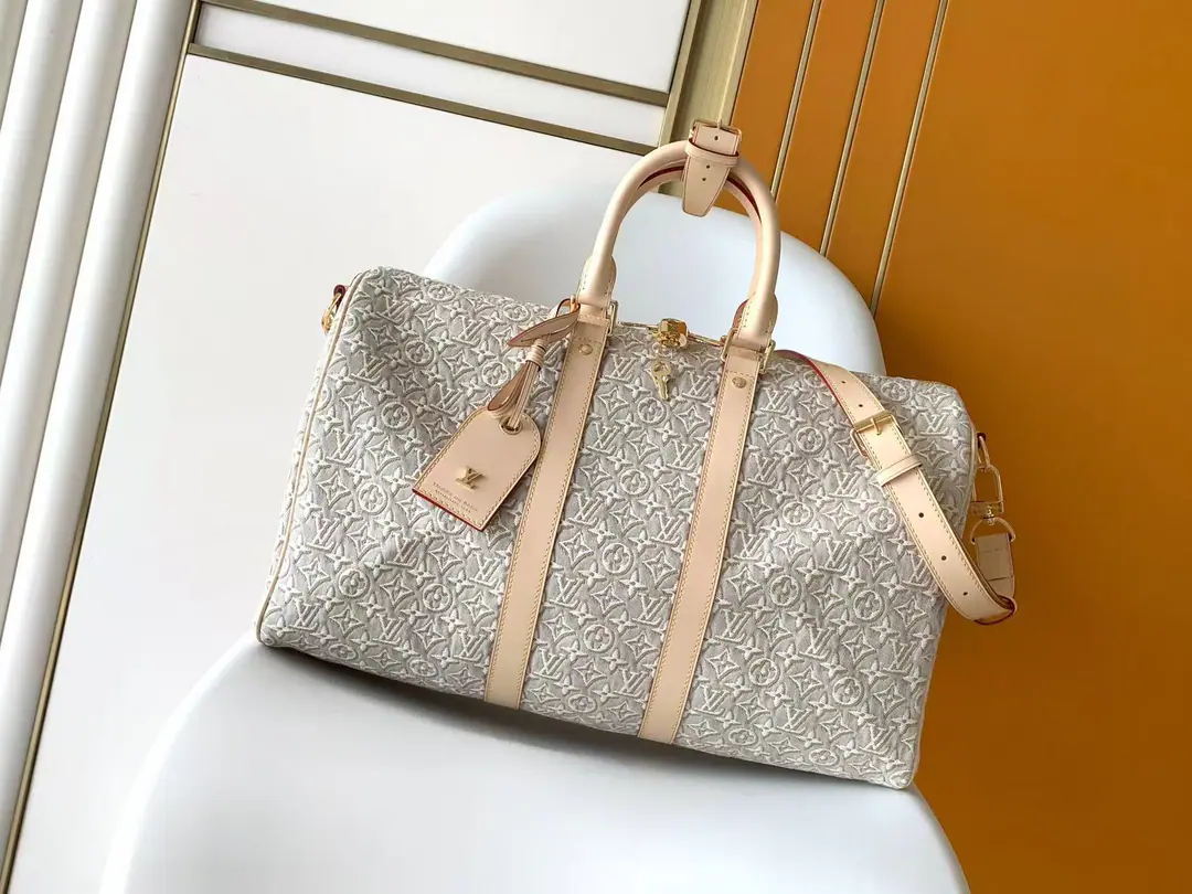 M29670White c01Dynamic chip paragraph Keepall Bandoulière 45 Travel bag extraction Monogram Emblème The canvas., The new brand of acne cotton is called "The Mandarin of the Mandarin." 1896 The first canvass from the year., It's a nice embroidery stint after the water is washed.. Top handle and detachable shoulder belts are easily carried on board.. 45 x 27 x 20 centimetres (Length x High x Kuan) Monogram Emblème Cotton canvas. The leather side of the cow. Built liner Metal The size of the plane's luggage.（Attention, please.: The carrying specifications of accompanied baggage may vary according to the circumstances.） Double zipper. The zipper bag. Unable to deactivate nameplate Hand handle.: Hand handle.