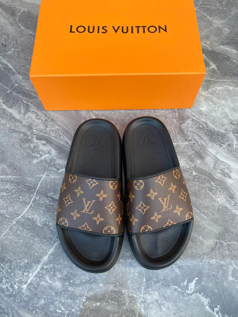 High Version 【LVLouis Vuitton.】🔍Requisitions🇮🇹The Roadside guy's got a couple slippers. Synchronize cabinets Shoes under the sole.: The original plant is used for the original base., It's super comfortable to be a sole-acting base., The original factory and the single., 🔍🔍Upgrade. Codes 36-46..【47.48You can make a reservation.】