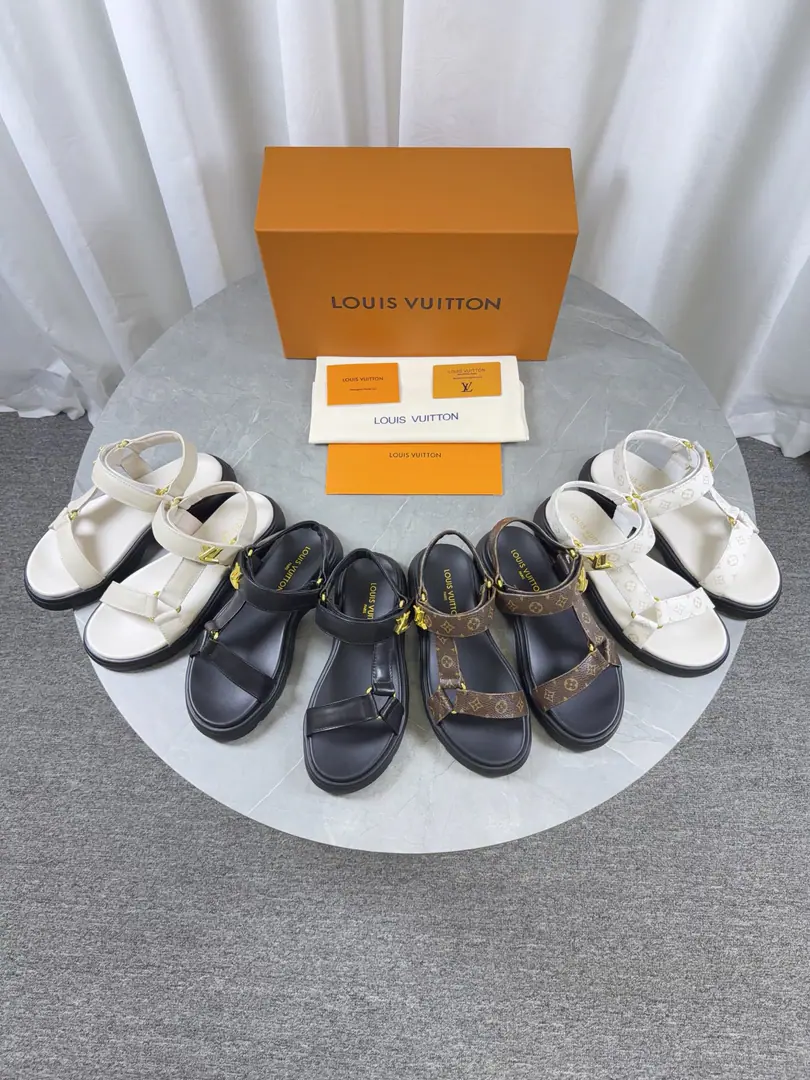 🌈LV | Louis Vuitton. 🧡💚2026Spring and summer. Top Version‼️Original unamended The owner of the counter is making a new payment. New sandal shoes. New hardware.🆕 ❥Requisition level！It's a great sense of excellence.！A huge amount of money from domestic and international bloggers., Old and fashionable. The upper toe blew up.！The boss's push.★ ━━━━━ ЅᏇєєt ━━━━━ ▪️Shoe.: Original Skin ▪️Uchi.: Bulls. ▪️Otsumi!: RubberpuGroup high-end bottom ▪️Shoes.: 35-41（41Custom）Batch