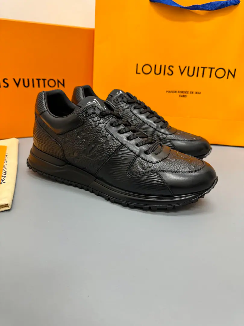 Top Version New paragraphlouis vuitton Louis Weyden Synchronizes Classic men's shoes., The original one-to-one is a good one., The entity sells the money. Fabulous.:Head-decked cow skin.+The original brand, the old flower.+Airnets. Uchi.:In the top of the cow's skin. Otsumi!:Original Group Bottom He's tall.: Bottom2cm Internal3cmComfortable shoes. Codes:39-45（38 46Custom without re-offer)Full package