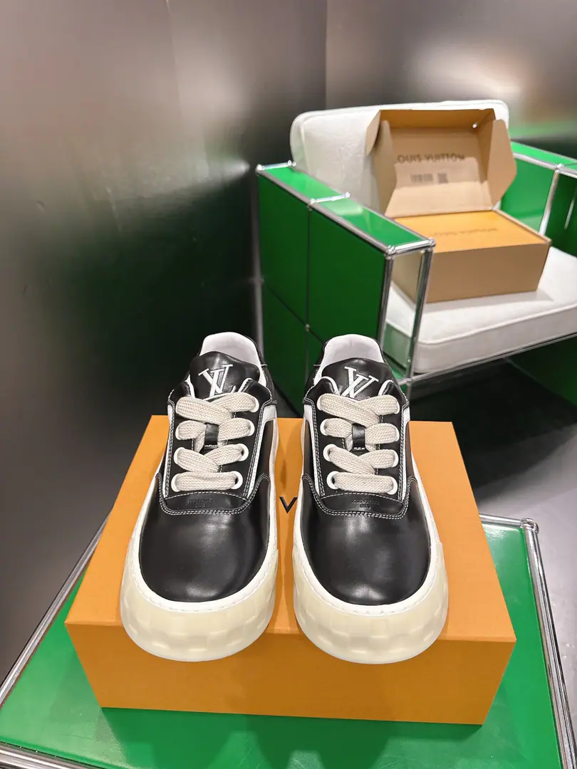 （k )LV Louis Vuitton.TILTED Sports shoes - Tetsu. Leisure shoes.‼️ IV Tilted I'll bring you a new shoe., Activation00The style of skateboarding., Add another standing option to the everyday pattern. Louis Vuitton. Monogram Patterns and Damier The classics of the glyphs.. A soft shape provides comfort to the feet., Don't make any more symphony with embroidery and the sculpturing.. Codes: 35-45