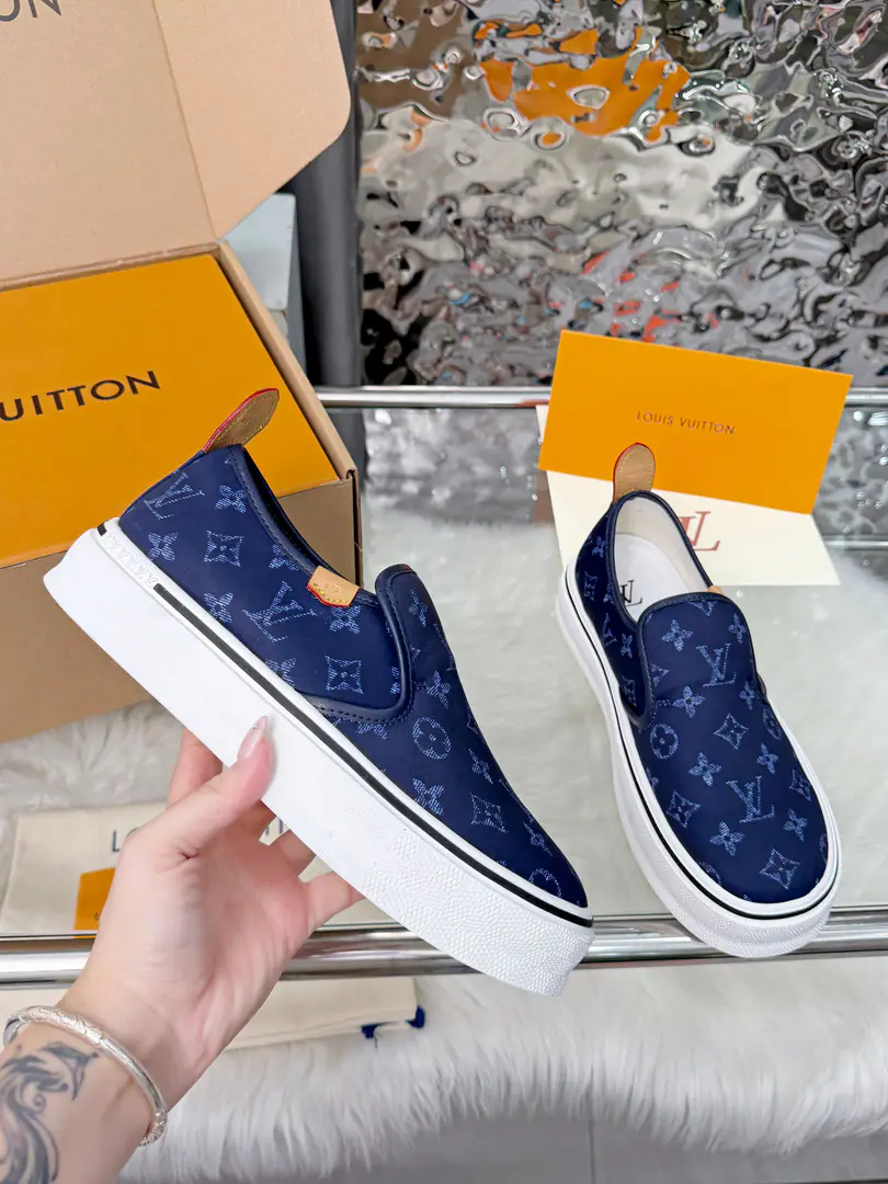 🇨🇳LV 27Spring and summer show.LV Combi♪ Flat-floor skateboard shoes ♪, - Don't worry about it.Pharrell WilliamsAnd he's got his new skateboard shoes.Combi: Low Gang!, 5Puncles., The suture. The shoes are all snake skin. Full package Load the plane box. Men39-46