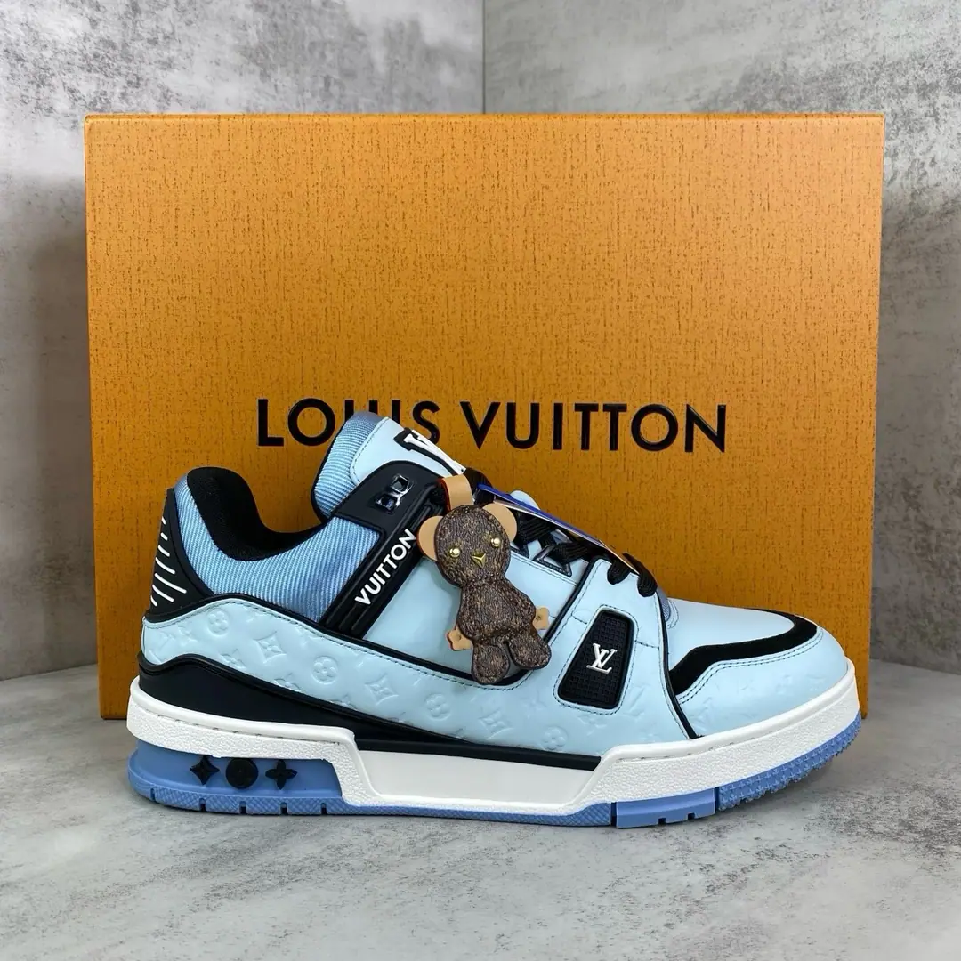 Top Version: Couple money. LV trainer~~New Upgrade~~Classic Return❗ Couple money., Skis., Basketball shoes., Sports shoes…… LVNew Sports Series. The reenactment.. Into the family's many classics.. Super handsome.~~ Full leather fabric., MatchLvThe badge., In the airnet., Original Base, Original shoes,, More details are perfect for the big stuff. size: 35—46（Women41.Men46Do it.）