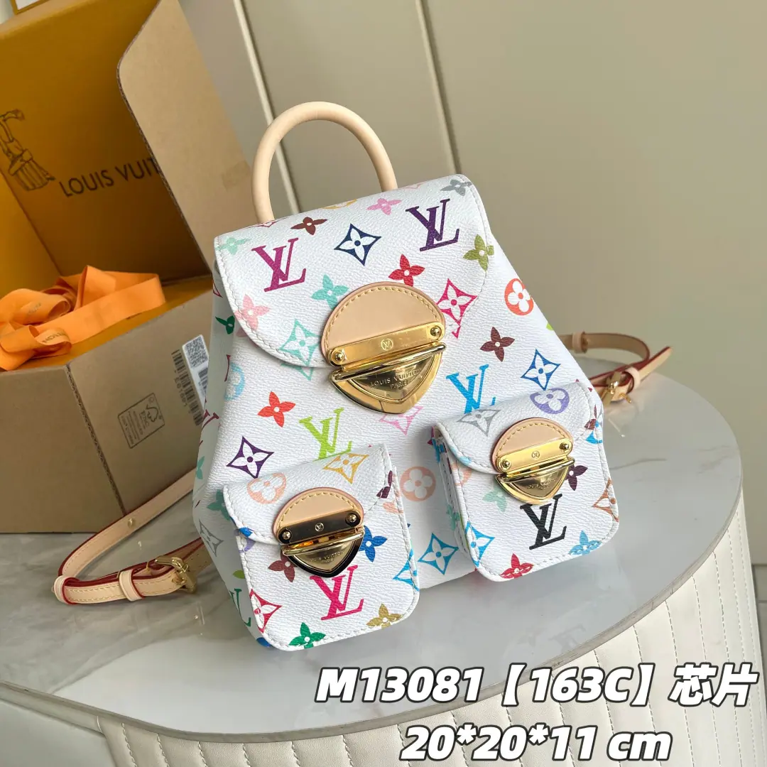 【 C01 Chip version】 Internal pricesP Paragraph: M13081 Original List Enhancement💪【I'm taking a background picture.】Double-Set Pack Venice Two-sleeved bag. （♪ Triple-Murakami-kun!）Paragraph Venice Jh Two-sleeved bag. Send Louis Vuitton with the most graphic details. x Murakami reprinting series fun style. Monogram The canvass show the color of the rainbows that the artist has written., The nameplate is integrated into the bow and locking decorations.. The hand handle and the leather shoulder belt are used by hand., Lazy God.！ The most important thing is, it's so beautiful.！Dimensions: 20 × 20 × 11 cm.