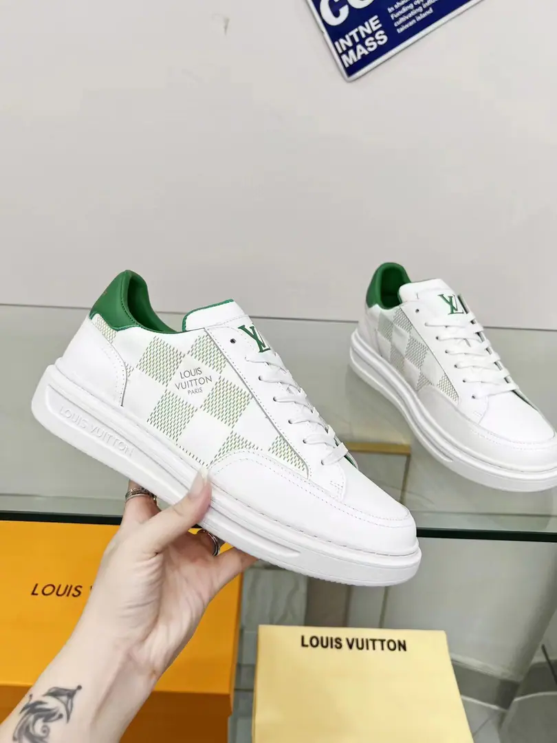 New🆕🆕🆕 LVSports shoes Paragraph Beverly Hills The sneakers are a local magnifying version of soft cow leather. Damier Pattern, And then we'll put a light and thick rubber under pressure on Louis Vuitton's logo.. I want to get a better feel at the bottom and the technology.. *Skins of vegan cattle., Yes, I do. Maxi Damier Pattern *Rubber *Shoe tongue., The back and the outer decks are marked as Louis Vuitton. Codes: Men39～45（38.46It's a deal.）