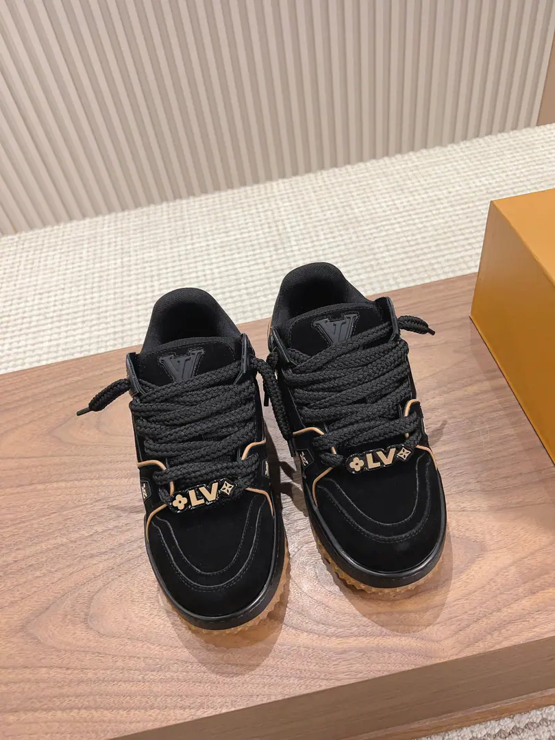 LV 2024New paragraphTrainerFattie Louis Vuitton. Six months of the original version of the dissolution., DIYSlips, sneakers. Cute fat.trainer, To buy the style with your eyes closed., Break a single change in color, You're younger and fatter.trainerOr a Fester Shoes., The Queen of the House of Lords is a man of the past., But the most classic fatty shoes., The classic color., High-end atmosphere upgrade Every color is great.！The original open-cut, cute button., The original is exactly the same material for work detail. All kinds of skin.TPU Brush Super-complicatedTPUOriginal Base, Original Packaging Coded female35-40 Men39-44 Top