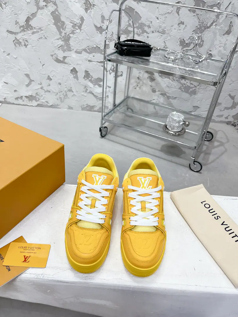 Top Yellow LV Trainer Soft cow leather for sneakers., About the Louis Vuitton Boys Arts Director. Virgil Abloh I'm inspired by basketball shoes., And show the original mix.. Designer handwritten branding on the side of the suffix, Monogram The leather-stuffed after-the-mart.. 35-46
