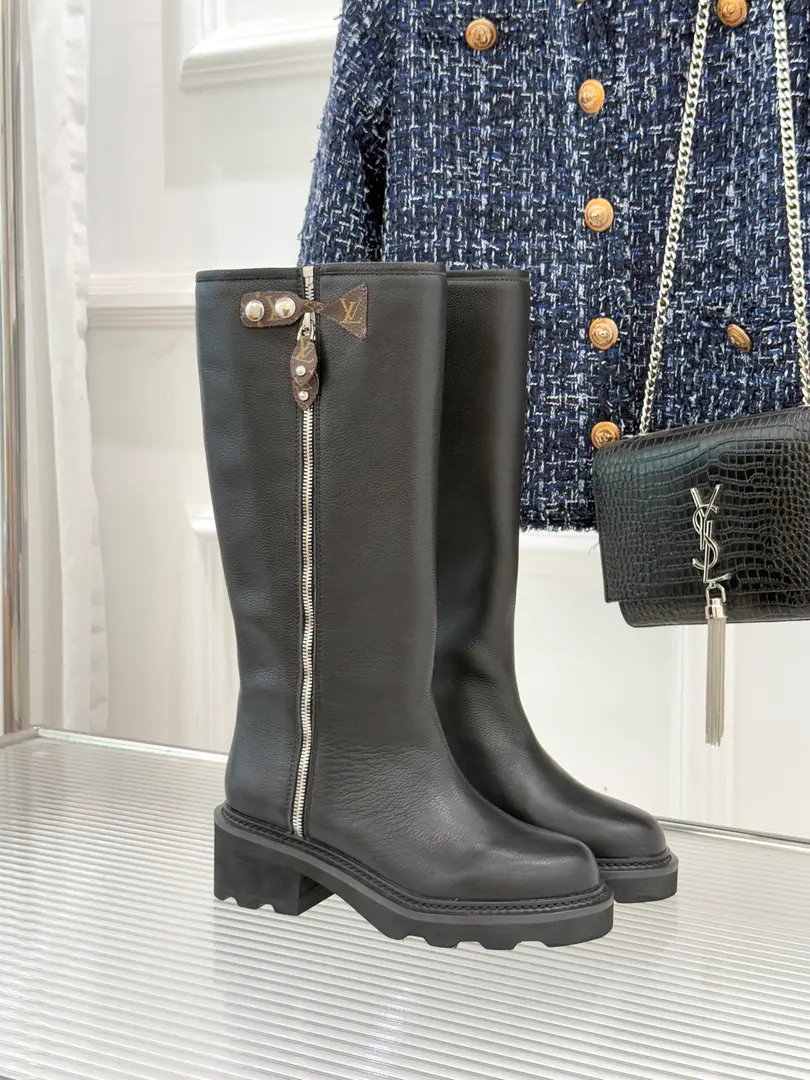 🏧𝐋𝐕Donkey.25WFAutumn and winter new side-knit-laden knight boots. The fabric is original calf skin. The inside feet are all sheep's skin. Original modeling, slide-proof floor size: 35-41 [40/41Custom]