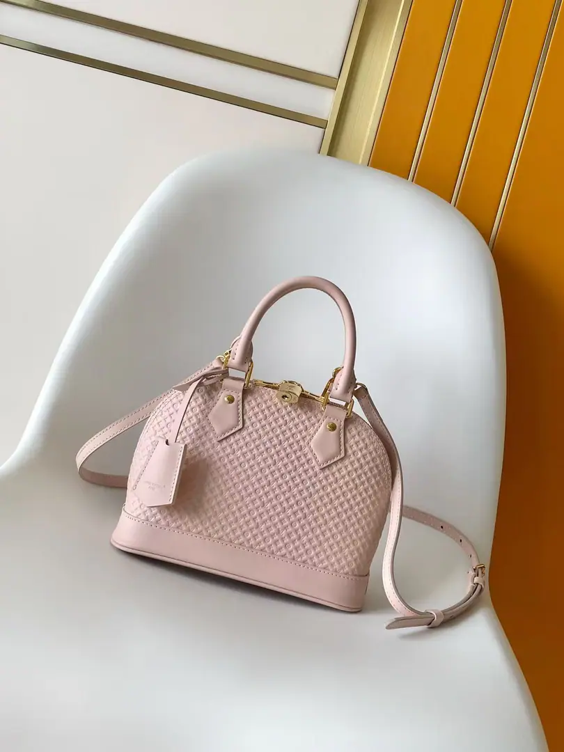 Top First List M29416 Pink M29491Brown paragraph Alma BB The handbags were made of cattle leather., E. E., the constant colours show how to respond to the new monsoon.. The stamp and the pressure leather show is Louis Vuitton's new money. Minigram Pattern, Make a delicate look.. Elegance contour top lock, With a sign-based key bag., A single product that's always been a good thing.. This series is a combination of exclusive packaging, ♪ The charm of the blue coast ♪, A limited caption and brand-marked beach house handbag with the name, ♪ And have a good summer ♪——Limited submission, It's all over.. Dimensions: 23.5 x 17.5 x 11.5 centimetres (Length x High x Kuan)