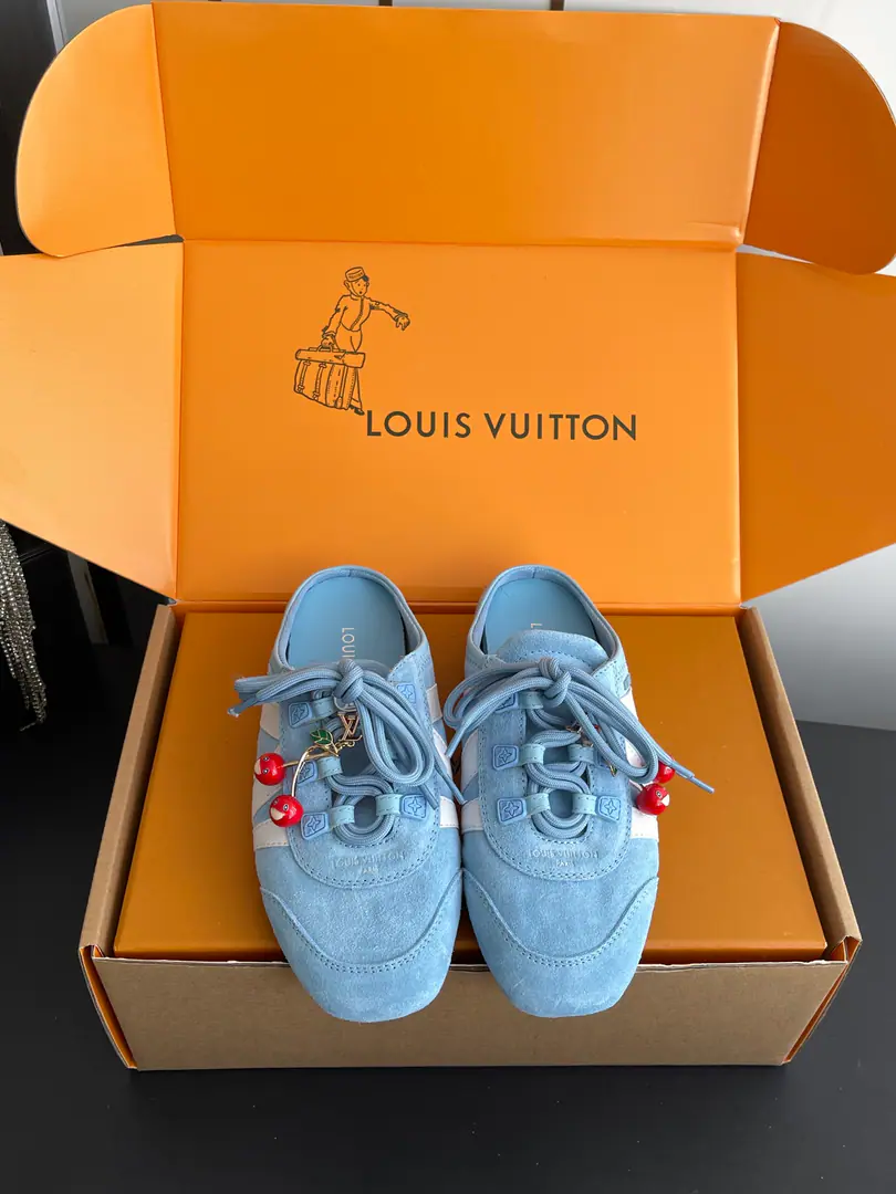 [🍒Append➕60] 🏧𝐋𝐕 SneakerinaThe ballet shoes. Flat shoes, leisure shoes. Paragraph LV Sneakerina Ballet sneakers for summer., Will Monogram Daningbu is a fine match with the same colored cow leather.. The pair of shoes with the color. Monogram Flowers hanging, It's a fun one.. Sides are accelerator. LV Letter and rubber Louis Vuitton logo, The distinctive features of the current design. Monogram Daning's fabric./Cow leather./A leather belt. Louis Vuitton ElementsSacchetto Process infusion TPU Outside Codes: 35-39（40.41Do it.）